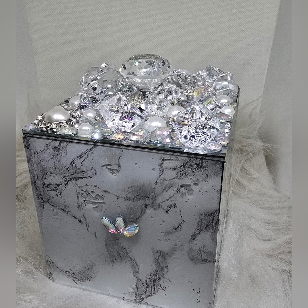Clear Crystal Decorative Accent for Elegant Spaces
